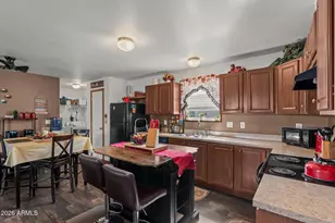 512 W Claessens Dr, Morristown, AZ 85342 - Photo 7