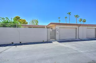 10888 W Emerald Dr, Sun City, AZ 85351 - Photo 23