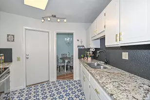 10888 W Emerald Dr, Sun City, AZ 85351 - Photo 9