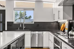 3402 E Sells Dr, Phoenix, AZ 85018 - Photo 3