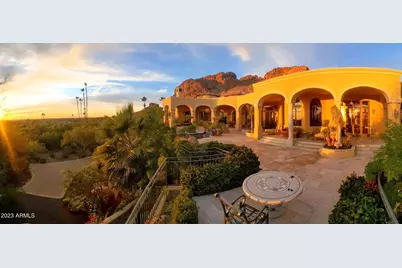 4836 E White Gates Drive, Phoenix, AZ 85018 - Photo 1