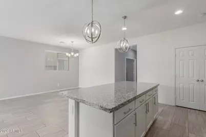 15807 W Port Royale Lane, Surprise, AZ 85379 - Photo 9