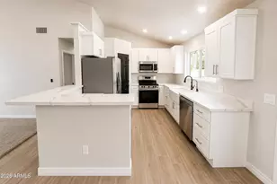 4517 E Desert View Dr, Phoenix, AZ 85044 - Photo 9