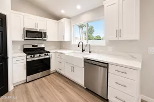 4517 E Desert View Dr, Phoenix, AZ 85044 - Photo 11
