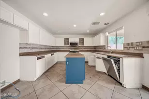 12780 W Milton Dr, Peoria, AZ 85383 - Photo 7