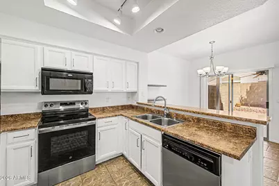 1348 W Wahalla Lane, Phoenix, AZ 85027 - Photo 11