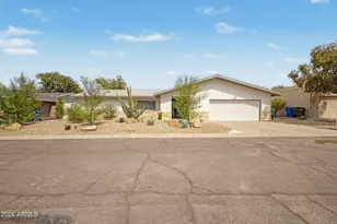 2818 E Malapai Dr, Phoenix, AZ 85028 - Photo 35