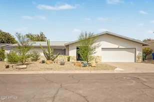 2818 E Malapai Dr, Phoenix, AZ 85028 - Photo 1