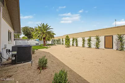 2818 E Malapai Drive, Phoenix, AZ 85028 - Photo 35