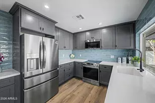 2818 E Malapai Dr, Phoenix, AZ 85028 - Photo 13