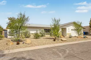 2818 E Malapai Dr, Phoenix, AZ 85028 - Photo 3