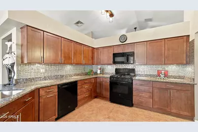 2037 Roselie Way, Sierra Vista, AZ 85635 - Photo 13