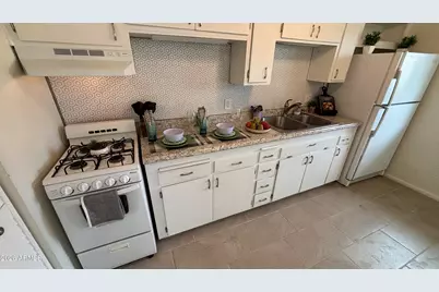 10606 W Oakmont Drive, Sun City, AZ 85351 - Photo 7