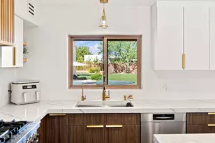 9827 N 65th Pl, Paradise Valley, AZ 85253 - Photo 9