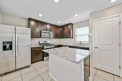 8047 W Albeniz Place, Phoenix, AZ 85043 - Photo 5