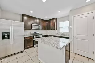 8047 W Albeniz Pl, Phoenix, AZ 85043 - Photo 5