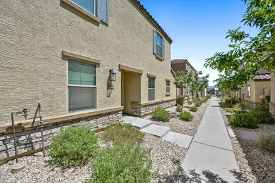 8047 W Albeniz Place, Phoenix, AZ 85043 - Photo 1