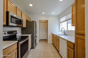 10389 W Burnett Rd, Peoria, AZ 85382 - Photo 9