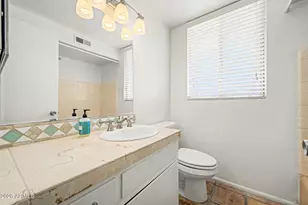 3270 E Camelback Rd, Phoenix, AZ 85018 - Photo 17