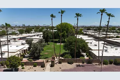 10016 W Hawthorn Drive, Sun City, AZ 85351 - Photo 25