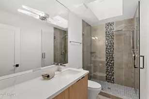 910 E Kaler Dr, Phoenix, AZ 85020 - Photo 21