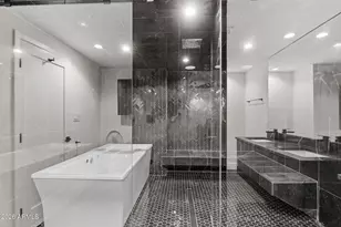910 E Kaler Dr, Phoenix, AZ 85020 - Photo 37
