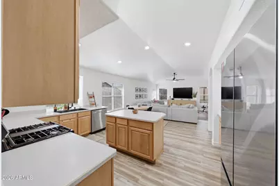 10414 W Daley Lane, Peoria, AZ 85383 - Photo 7