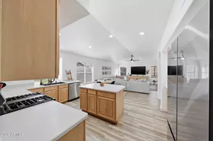 10414 W Daley Ln, Peoria, AZ 85383 - Photo 7