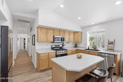 10414 W Daley Lane, Peoria, AZ 85383 - Photo 9