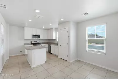 3935 S 82nd Drive, Phoenix, AZ 85043 - Photo 9