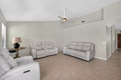 10209 E Coopers Hawk Drive, Sun Lakes, AZ 85248 - Photo 9