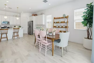 15039 W Desert Hollow Drive, Surprise, AZ 85387 - Photo 9