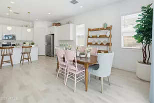 15039 W Desert Hollow Dr, Surprise, AZ 85387 - Photo 9
