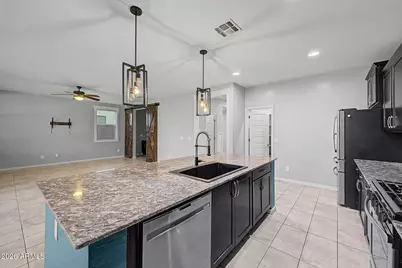 1041 W Glen Canyon Drive, San Tan Valley, AZ 85140 - Photo 9
