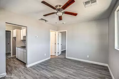 6807 N 61st Avenue, Glendale, AZ 85301 - Photo 7