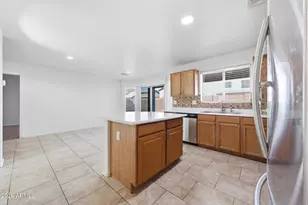 5715 S 17th Ave, Phoenix, AZ 85041 - Photo 11