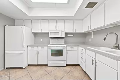 4201 E Camelback Road #31, Phoenix, AZ 85018 - Photo 9