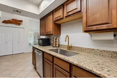 625 E Jeffrey Avenue, Phoenix, AZ 85020 - Photo 13