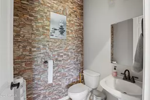 5561 S Wayne Dr, Chandler, AZ 85249 - Photo 17