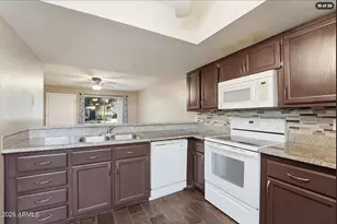 19601 N 7th St, Phoenix, AZ 85024 - Photo 15