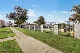 5206 N 42nd Ln, Phoenix, AZ 85019 - Photo 25
