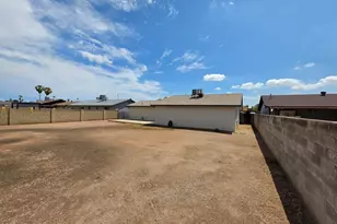 3850 W Caribbean Ln, Phoenix, AZ 85053 - Photo 25