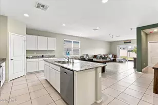 4511 S 104th Dr, Tolleson, AZ 85353 - Photo 3