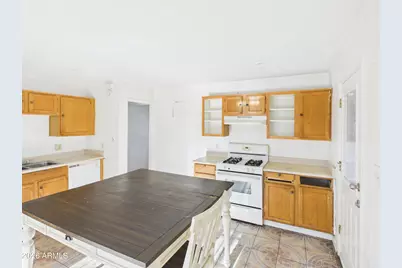 5734 N 36th Drive, Phoenix, AZ 85019 - Photo 7