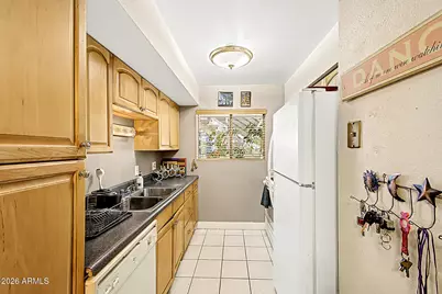 749 E Montebello Avenue #125, Phoenix, AZ 85014 - Photo 5