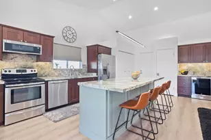1443 E Wickieup Ln, Phoenix, AZ 85024 - Photo 9