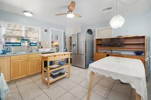 2402 N 36th Pl, Phoenix, AZ 85008 - Photo 11