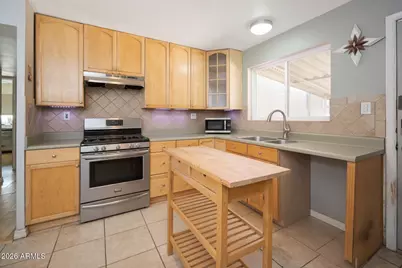 2402 N 36th Place, Phoenix, AZ 85008 - Photo 9