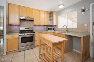 2402 N 36th Pl, Phoenix, AZ 85008 - Photo 9