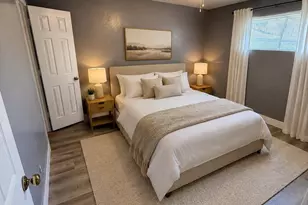 815 E Cavalier Dr, Phoenix, AZ 85014 - Photo 25